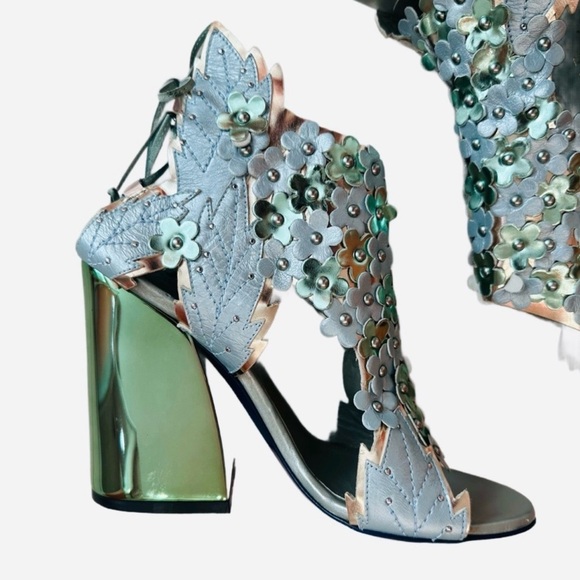 IVY KIRZHNER ~ IK Jardin pearlized floral iridescent holographic heel sandals - Picture 6 of 11